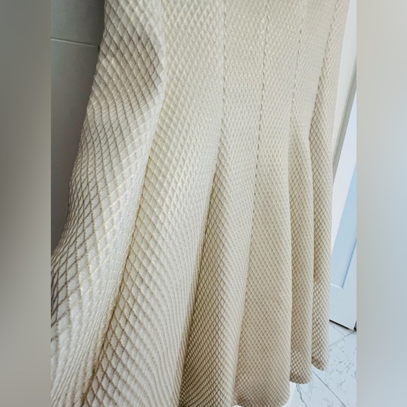 Beautiful Julia Jordan white with gold diamond sewn detail dress with pockets. - Picture 4 of 11